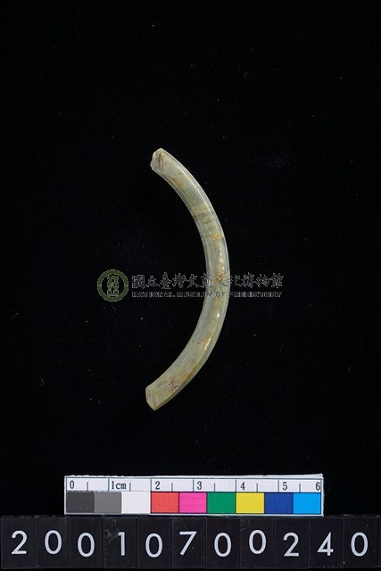 玉耳飾