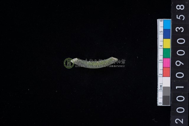 玉耳飾