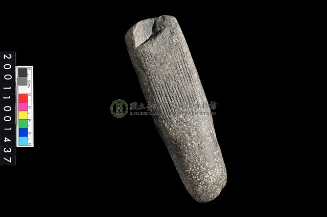 有槽石棒殘件