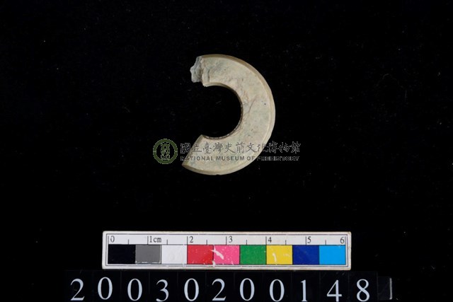 環狀玦形玉耳飾