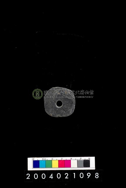 帶穿孔板岩片