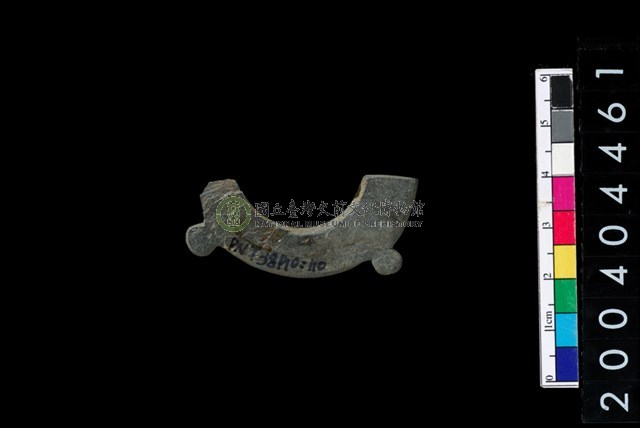 帶四突起環狀板岩玦形耳飾