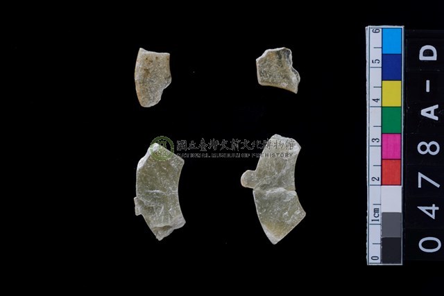 帶四突起環狀玦形玉耳飾