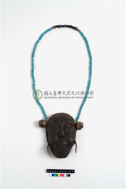 人像胸飾