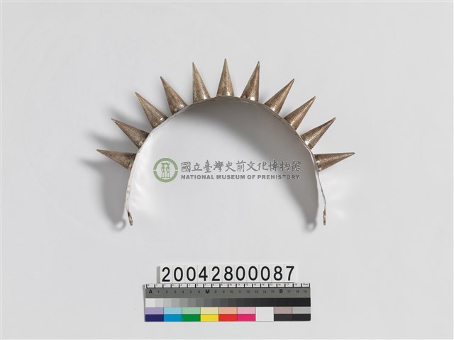 男子銀製頭飾