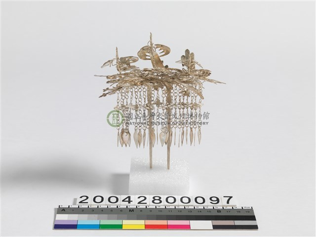 銀製額飾