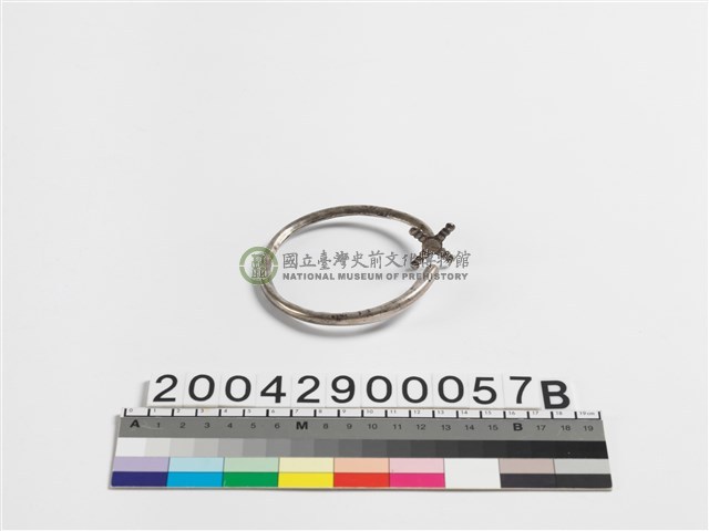 女子銀製耳飾