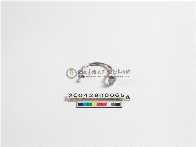 女子銀製耳飾