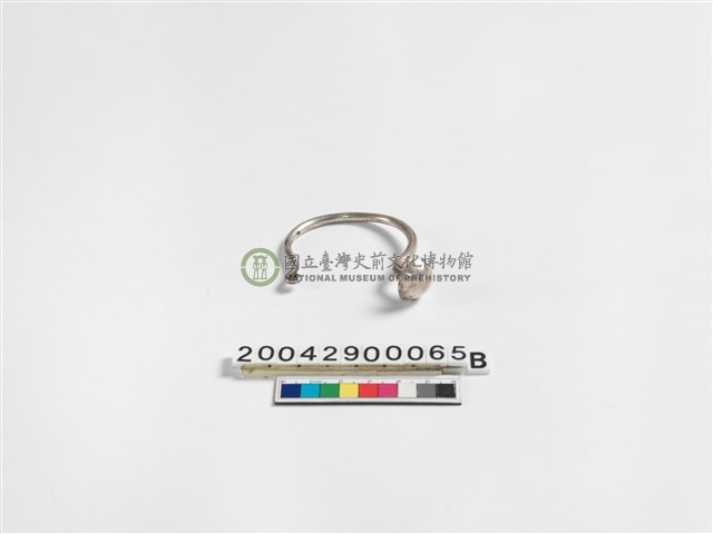 女子銀製耳飾