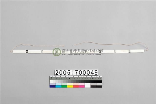 女子頸飾