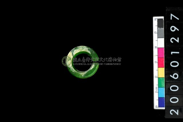 環狀玦形玉耳飾