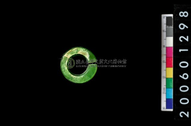 環狀玦形玉耳飾