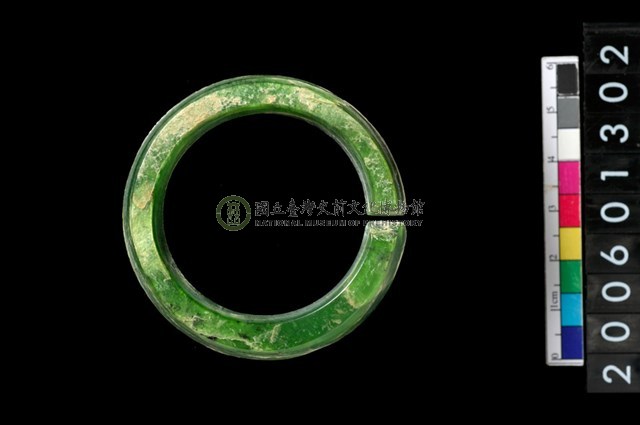 環狀玦形玉耳飾