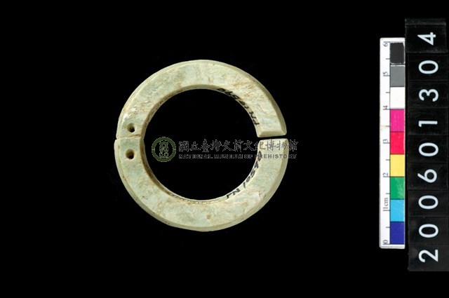 環狀玦形玉耳飾