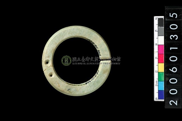 環狀玦形玉耳飾