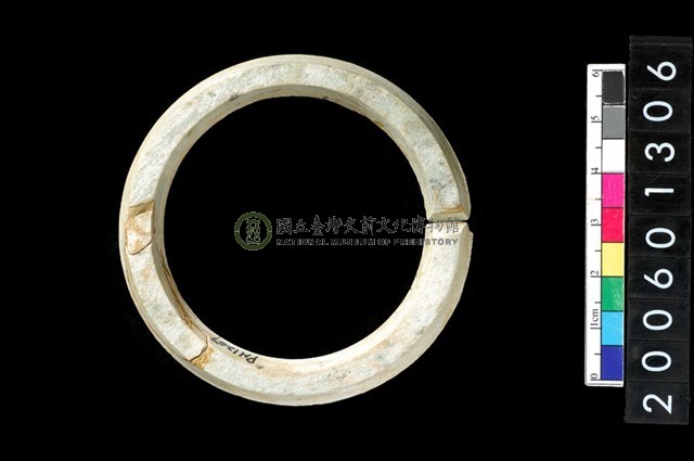 環狀玦形玉耳飾