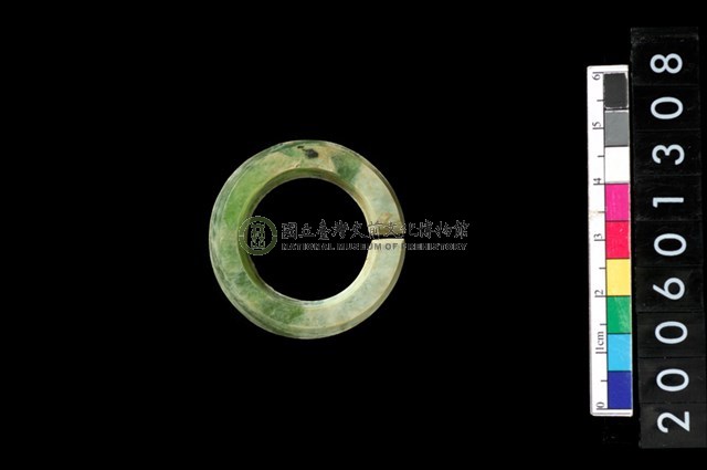 環狀玦形玉耳飾