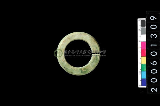 環狀玦形玉耳飾