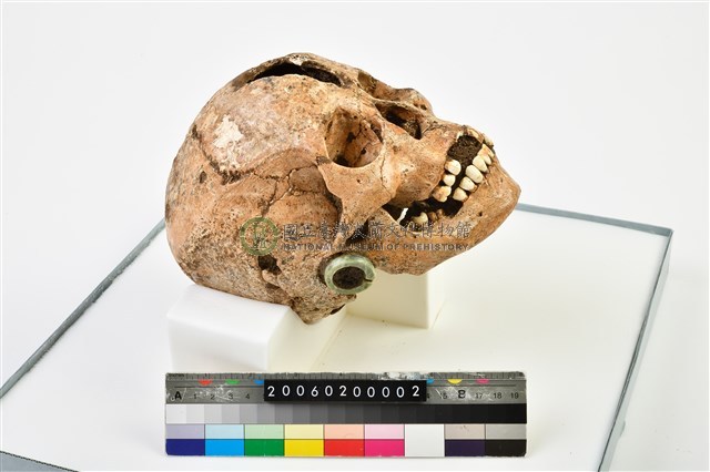 環狀玦形玉耳飾