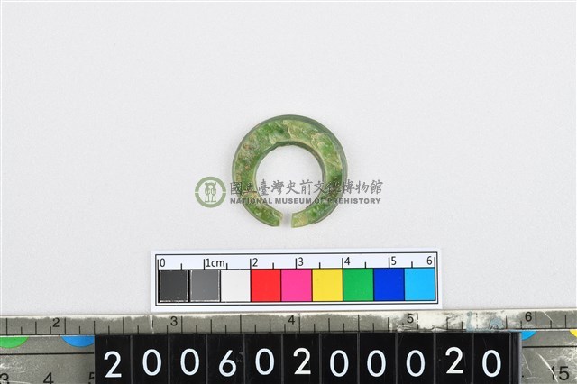 環狀玦形玉耳飾