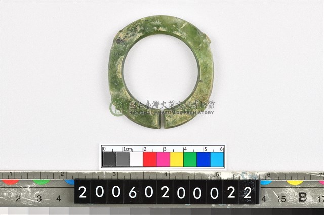 環狀玦形玉耳飾