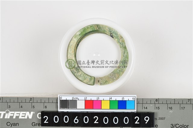 環狀玦形玉耳飾