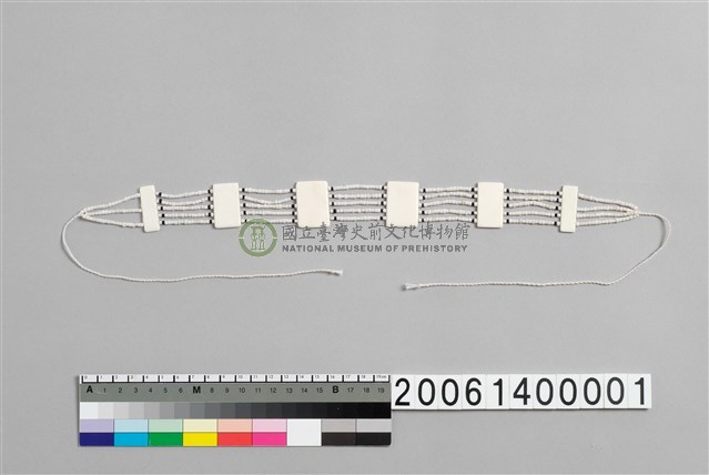 男子頸飾