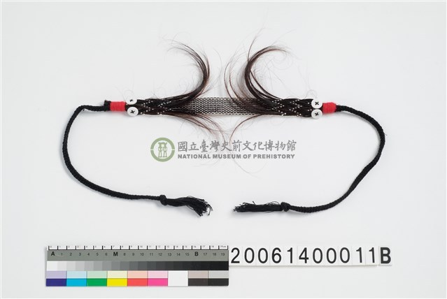男子脛飾