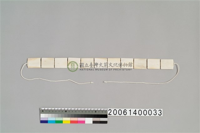 男子頸飾