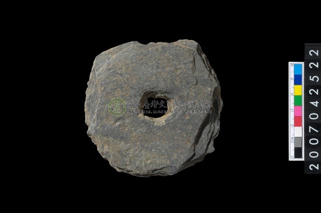 石環製作材料-中央帶小啄孔打製圓板