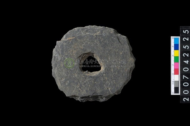 石環製作材料-中央帶小啄孔打製圓板