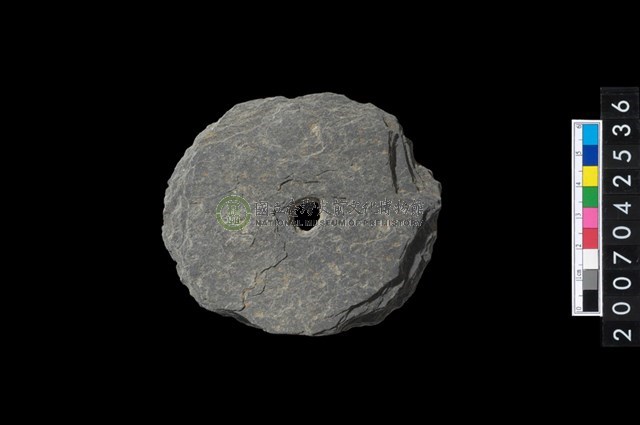 石環製作材料-中央帶小啄孔打製圓板