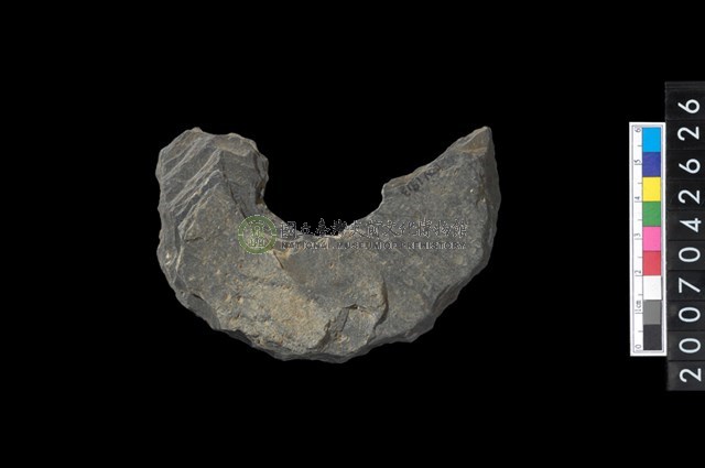 石環製作材料-中央帶啄孔打製圓板殘件