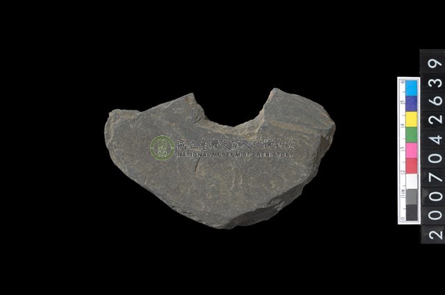 石環製作材料－中央帶小啄孔打製圓板