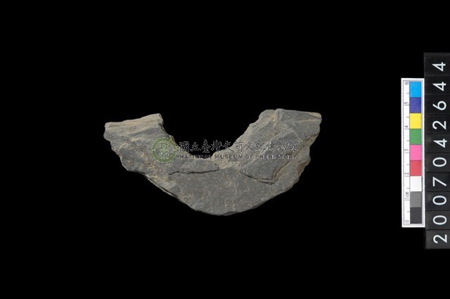 石環製作材料－中央帶小啄孔打製圓板