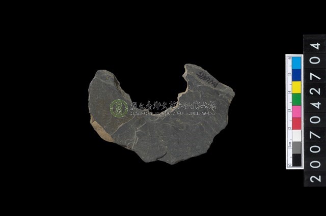 石環製作材料-中央帶啄孔打製圓板殘件