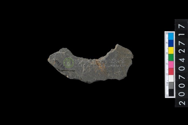 石環製作材料-中央帶啄孔打製圓板殘件