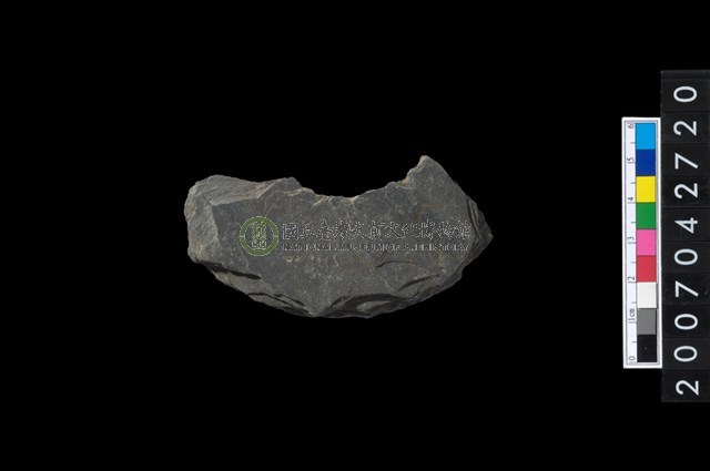 石環製作材料-中央帶啄孔打製圓板殘件