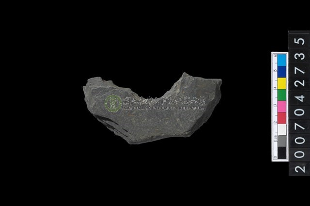 石環製作材料-中央帶啄孔打製圓板殘件