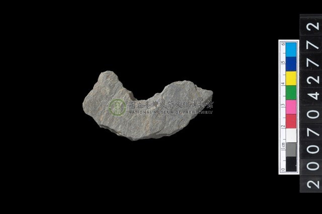 石環製作材料－中央帶小啄孔打製圓板