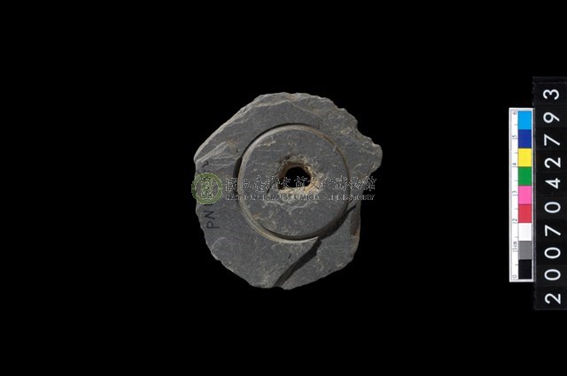 石環製作材料-中央帶啄孔與旋截痕打製圓板