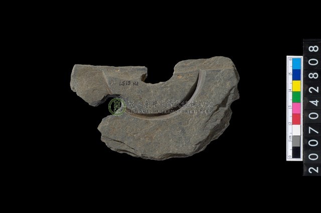 石環製作材料－中央帶啄孔與旋截痕打製圓板