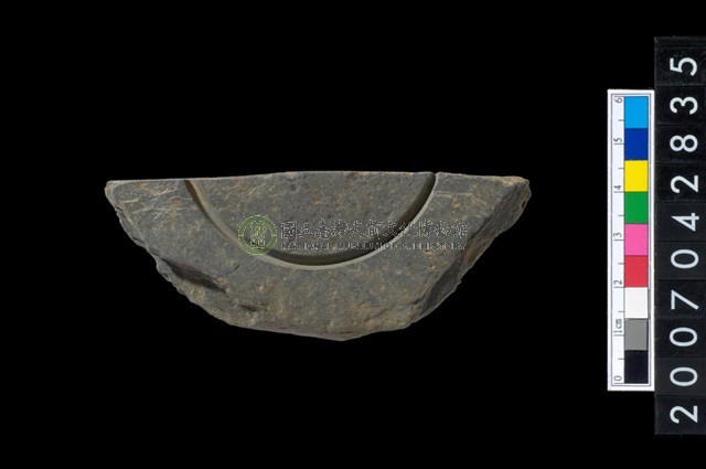 石環製作材料-中央帶旋截痕打製圓板殘件