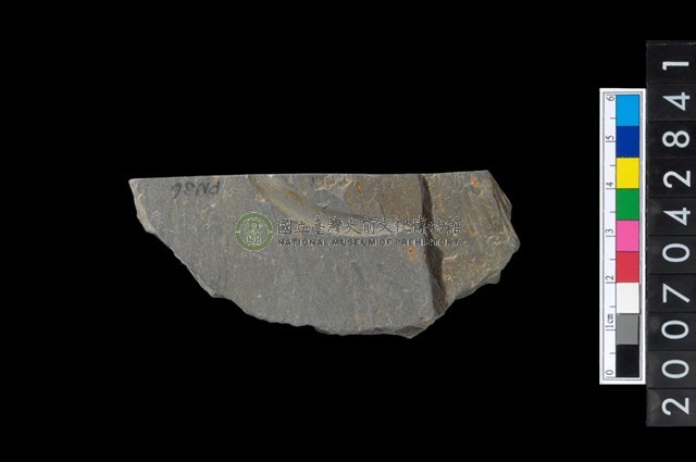 石環製作材料-中央帶旋截痕打製圓板殘件