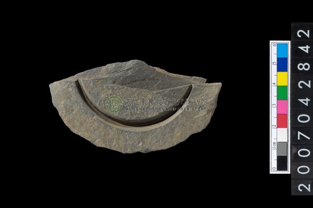 石環製作材料-中央帶旋截痕打製圓板殘件