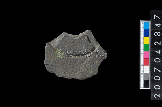 石環製作材料-中央帶旋截痕打製圓板殘件