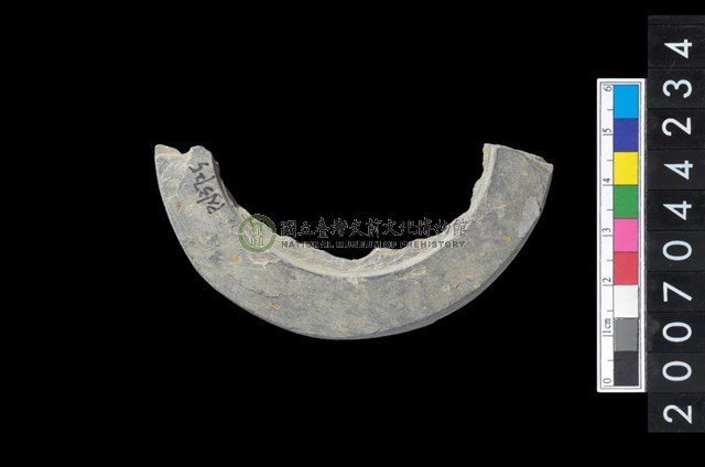 石環製作材料－帶搓磨痕石環粗胚
