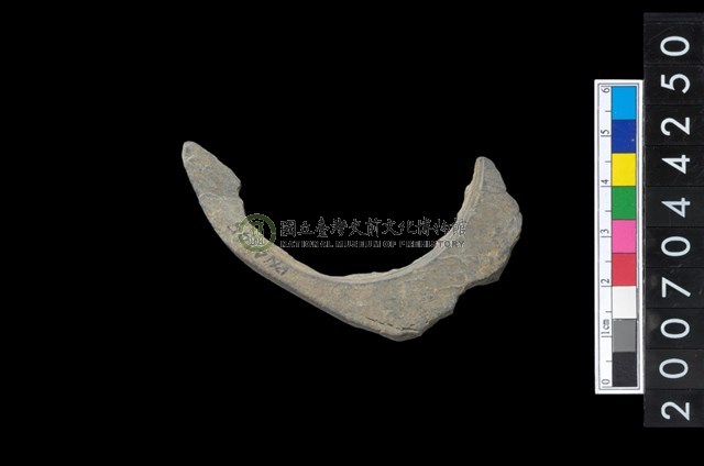石環製作材料－帶搓磨痕石環粗胚