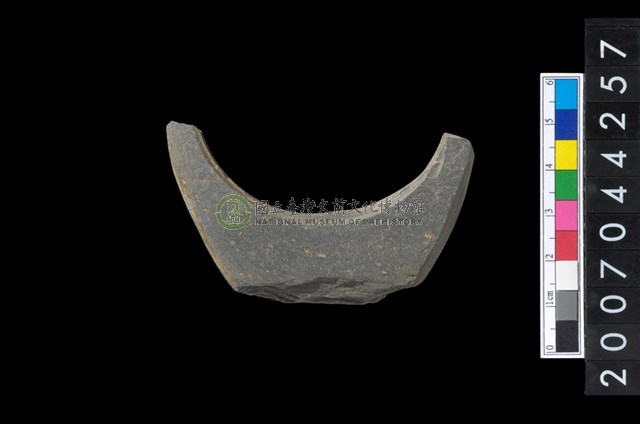 石環製作材料－帶搓磨痕石環粗胚