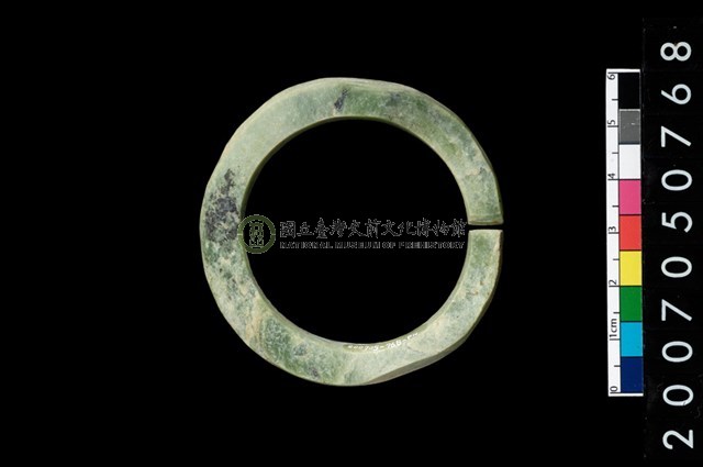 環狀玦形耳飾